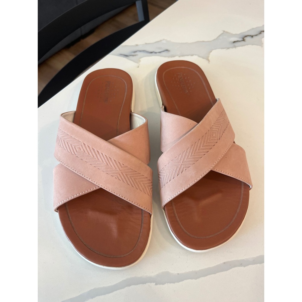 Pendleton Women's Gulf Shore Total Tuscany Sandals in blush Size 11 Leather